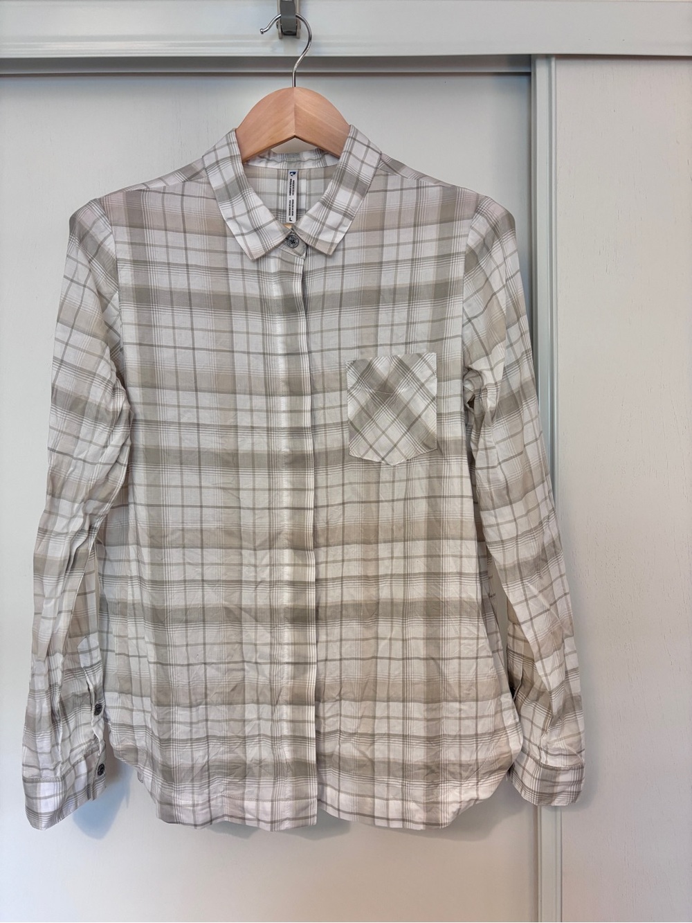 Kuhl Womens Hiking Shirt Size Large Plaid Lightweight Button Down Travel Hadley